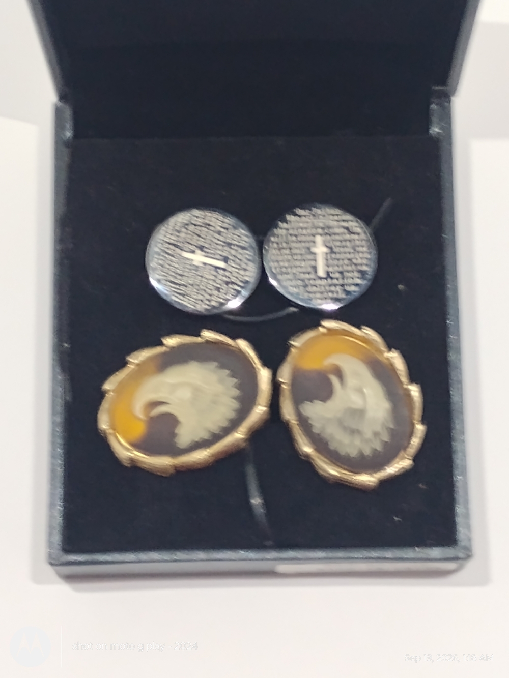 Source Unknown Gold and Black Eagle Cameo Cuff Links Set